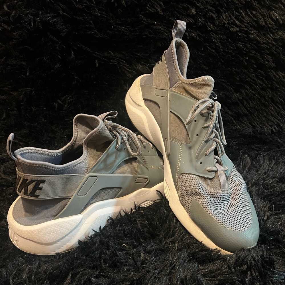 Nike Air Hurache Dual-Tone Gray & White Sneakers